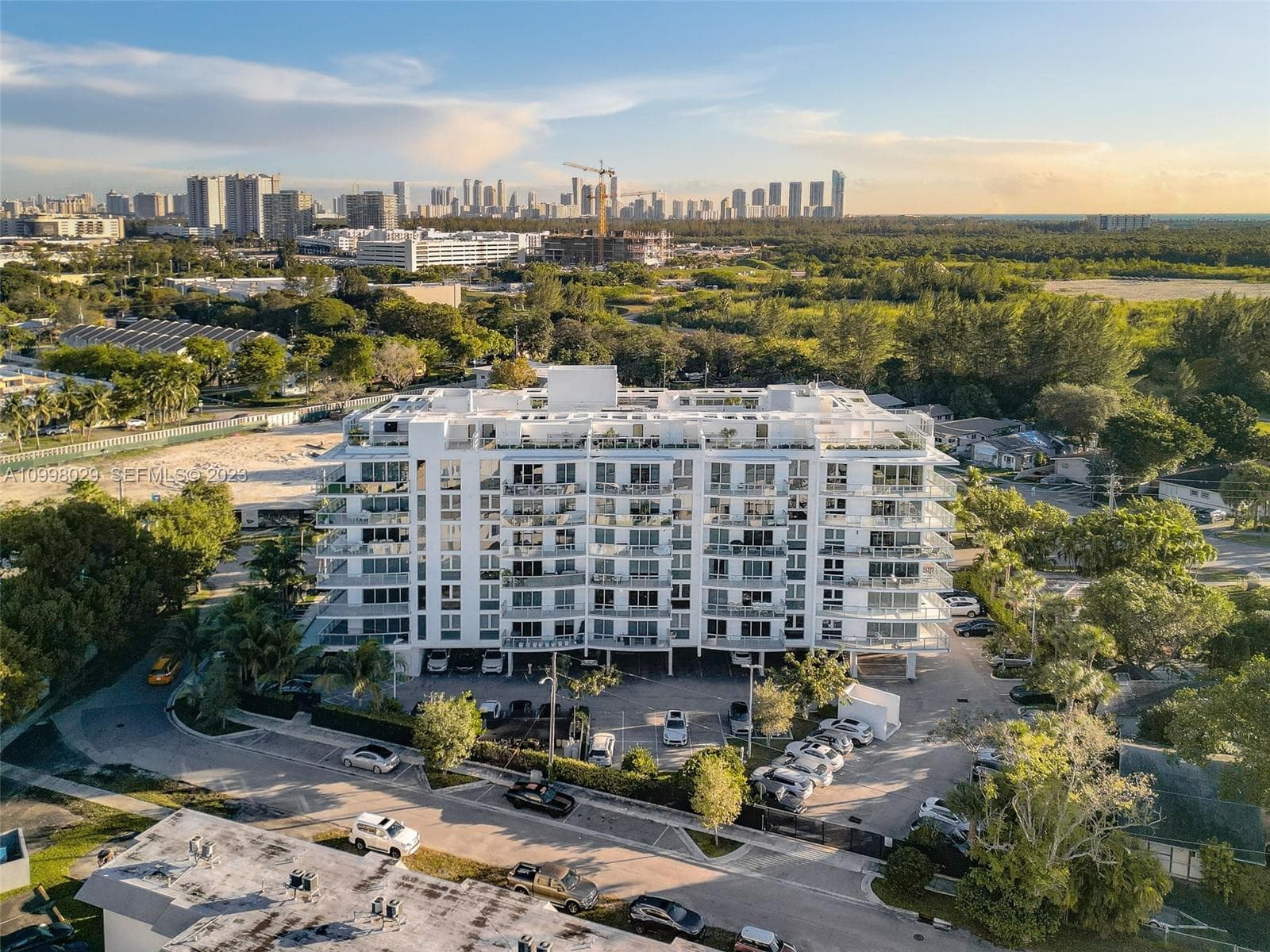 13800 Highland Dr # 504, North Miami Beach, FL 33181 photo 2