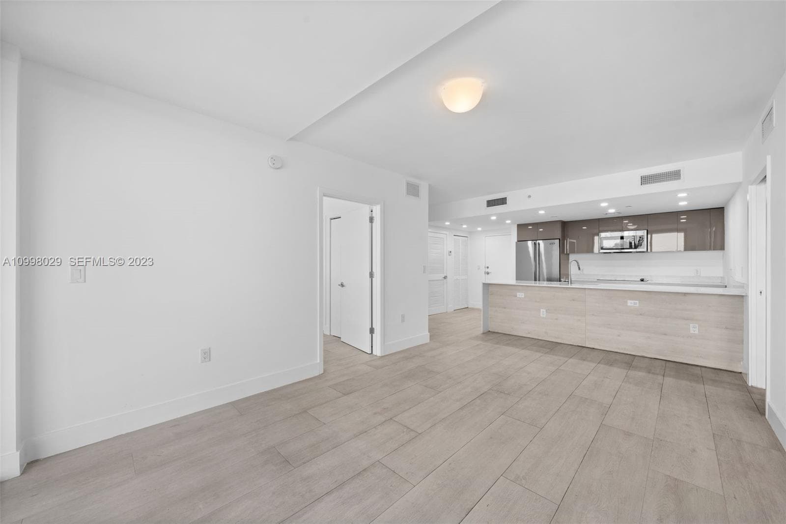 13800 Highland Dr # 504, North Miami Beach, FL 33181 photo 5
