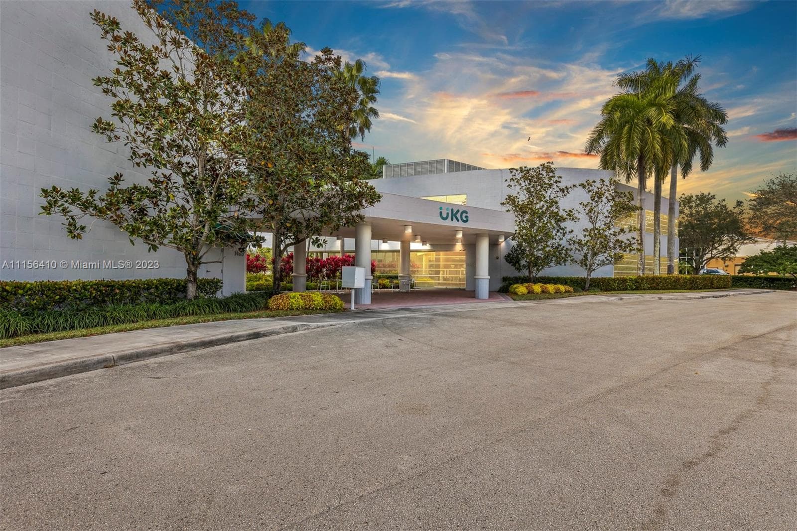 1455 N Park Dr, Weston, FL 33326