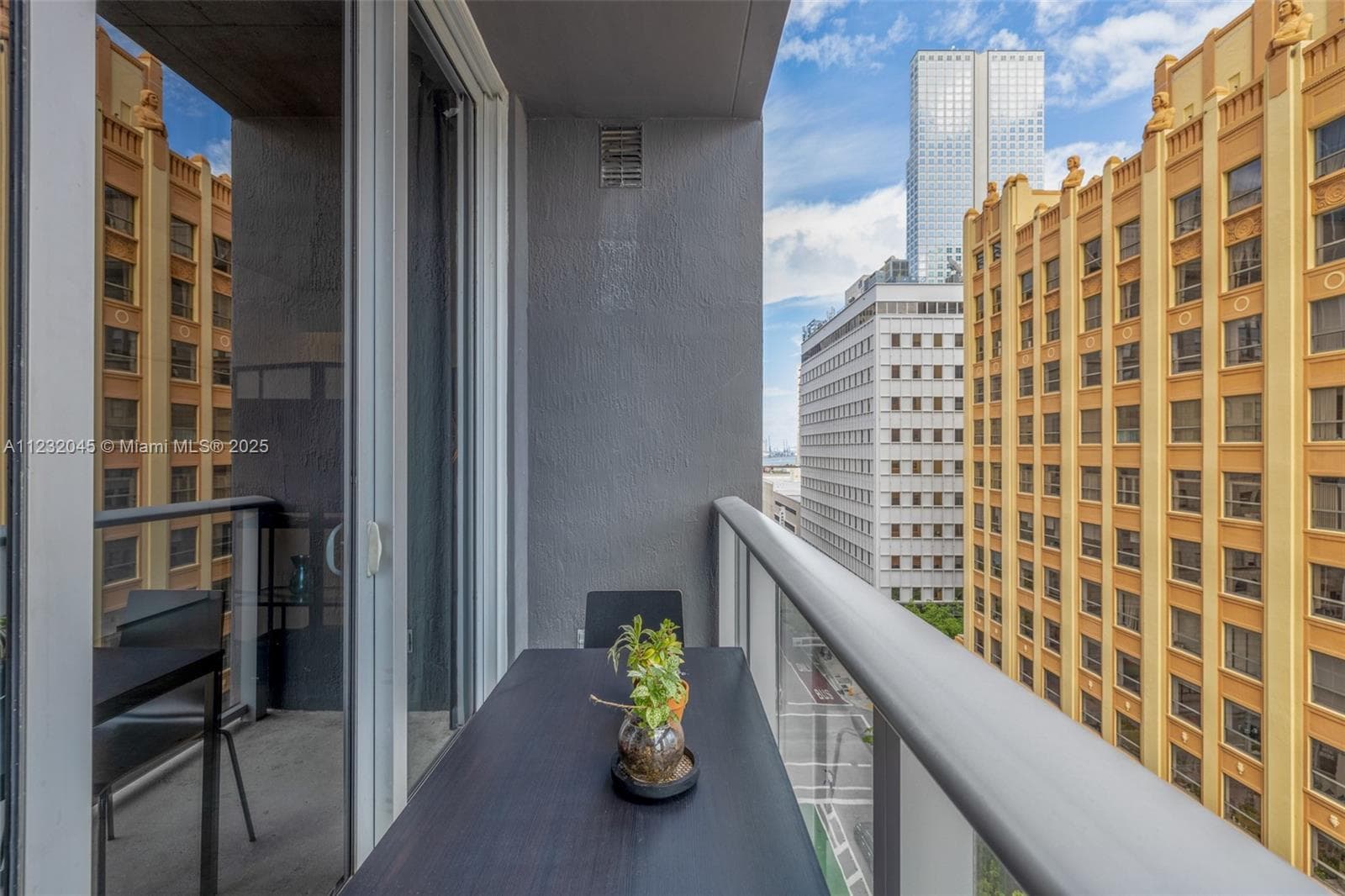 151 SE 1st St # 809, Miami, FL 33131 photo 5