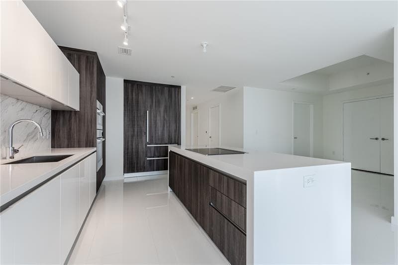 851 NE 1st Avenue # 1912, Miami, FL 33132 photo 4