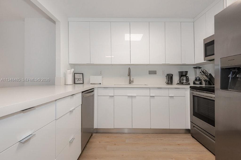 2301 Collins Ave # 927, Miami Beach, FL 33139 photo 2