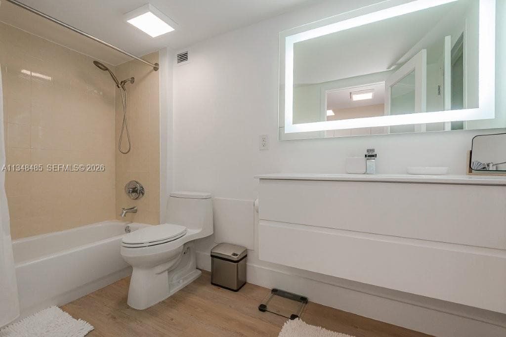 2301 Collins Ave # 927, Miami Beach, FL 33139 photo 4