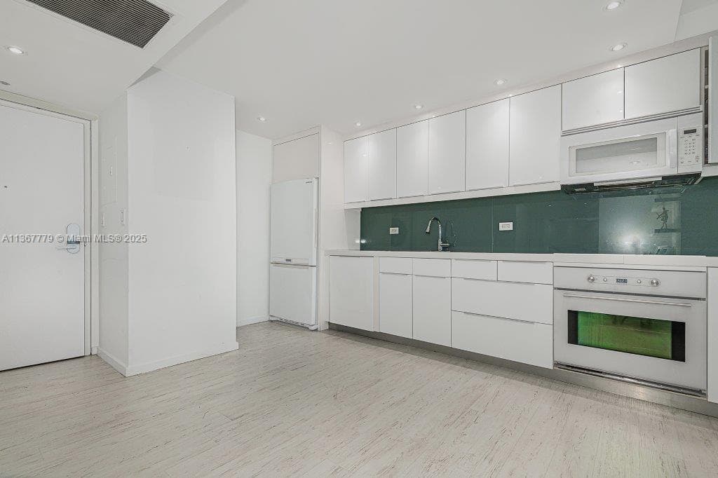 2301 Collins Ave # 1032, Miami Beach, FL 33139 photo 3