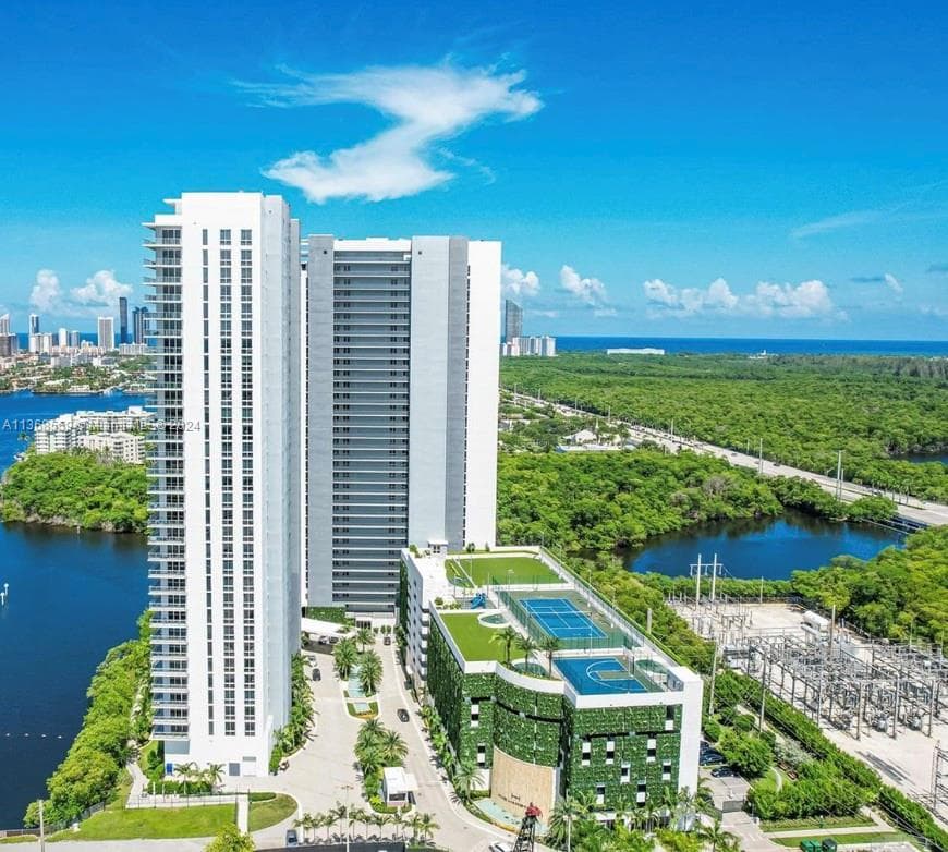 16385 Biscayne Blvd # 7, North Miami Beach, FL 33160 photo 2