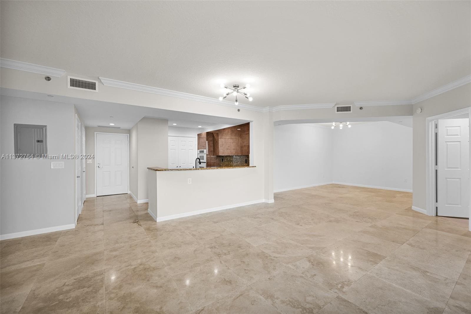 Port Condominium photo 4