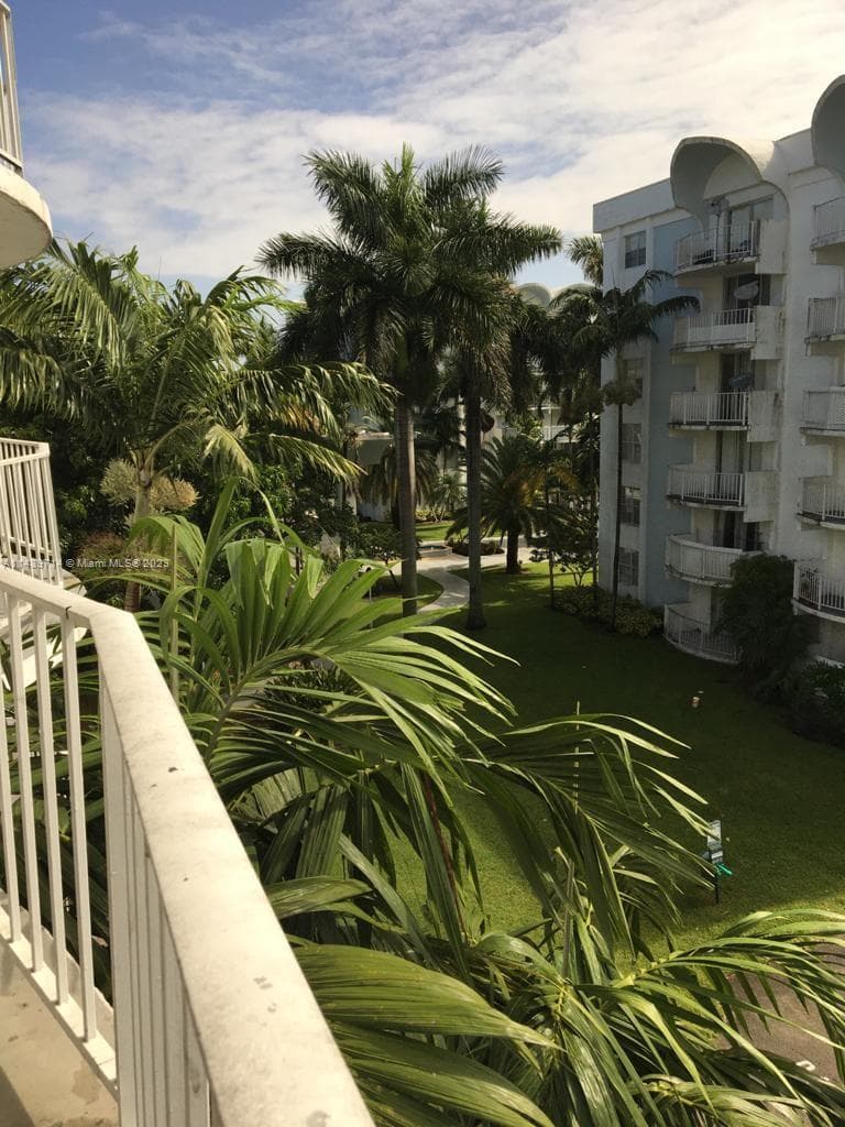 498 NW 165th St Rd # D401, Miami, FL 33169