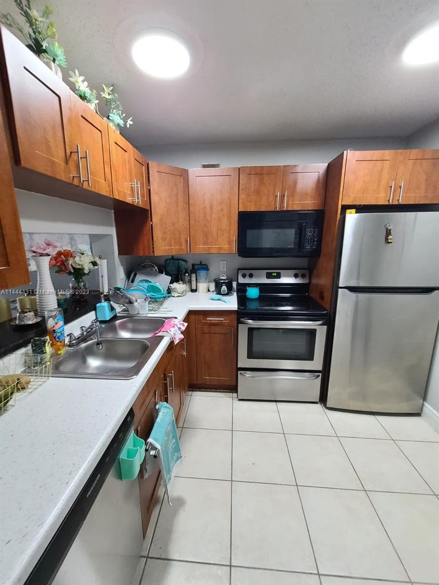 496 NW 165th St Rd # D112, Miami, FL 33169 photo 3
