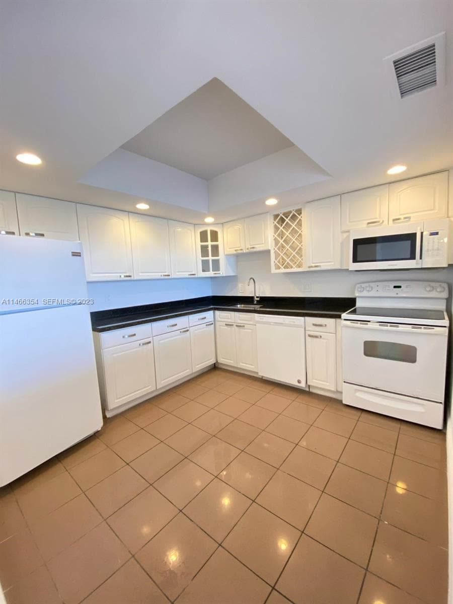 13499 Biscayne Blvd # 1505, North Miami, FL 33181 photo 3