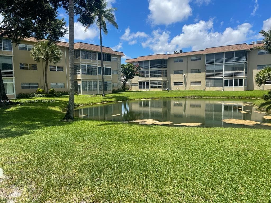 5051 W Oakland Park Blvd # 204, Lauderdale Lakes, FL 33313 photo 2