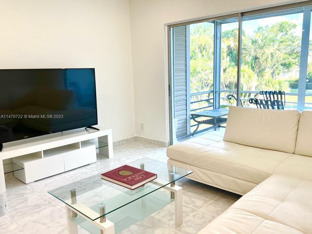 5051 W Oakland Park Blvd # 204, Lauderdale Lakes, FL 33313 photo 5