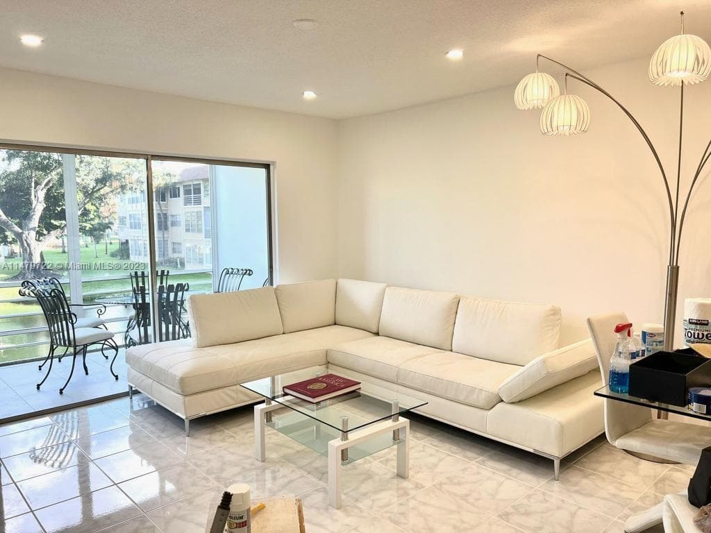 5051 W Oakland Park Blvd # 204, Lauderdale Lakes, FL 33313 photo 4