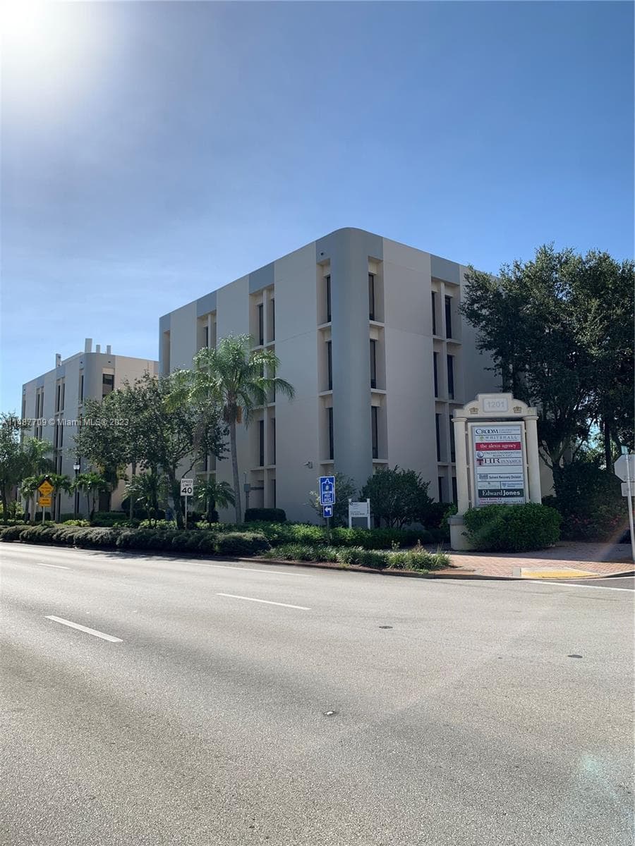 1201 19th Pl, FL 32960
