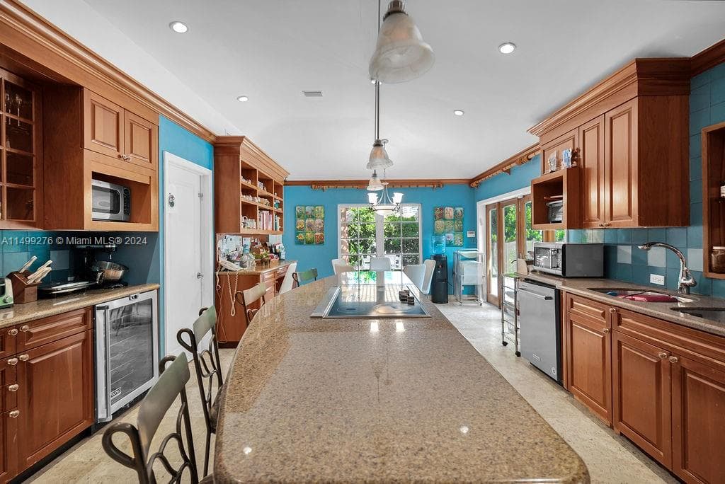 61 Camden Ct, Bal Harbour, FL 33154 photo 4