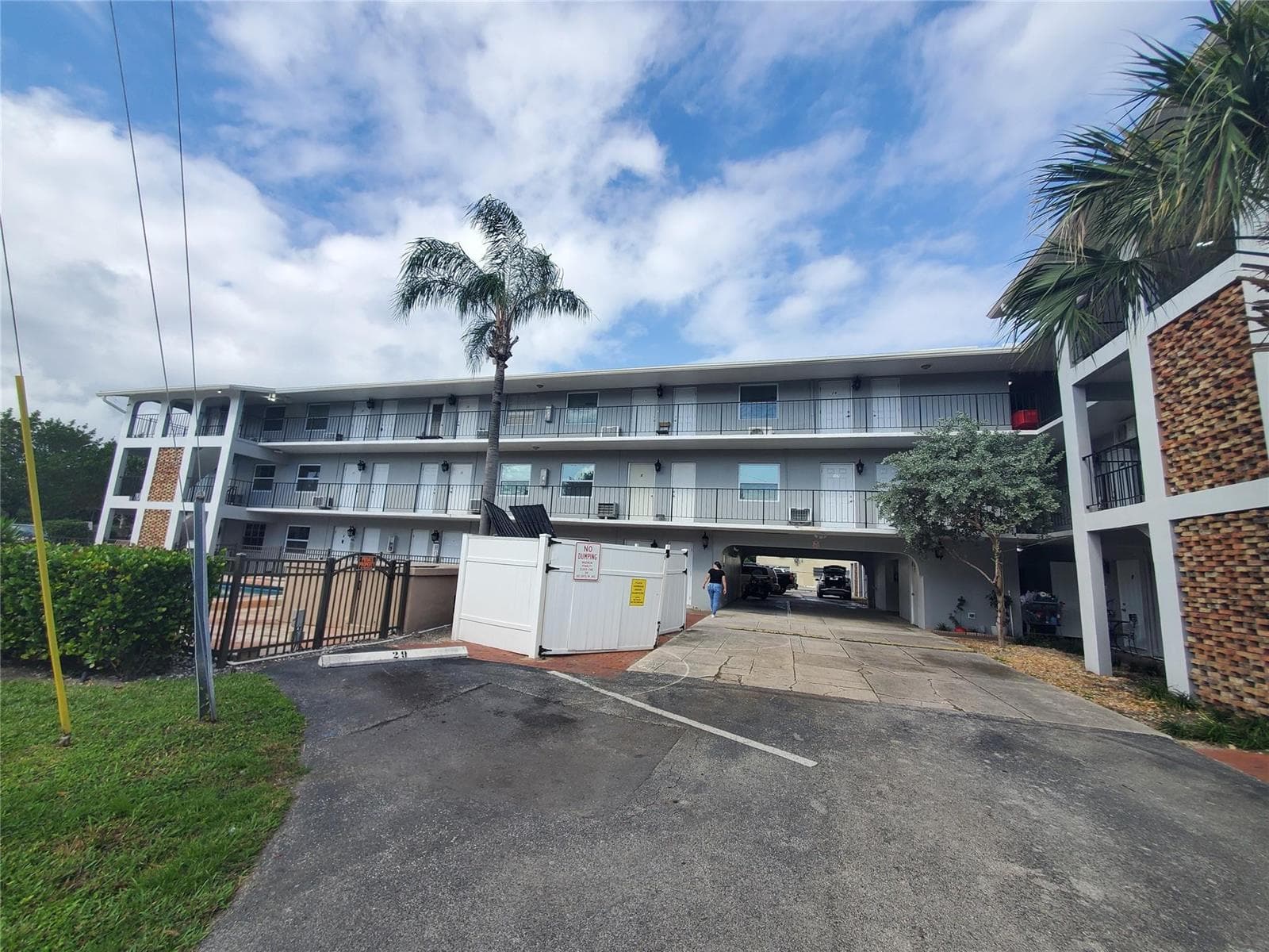 1021 NE 24th Avenue # 4, Pompano Beach, FL 33062 photo 2