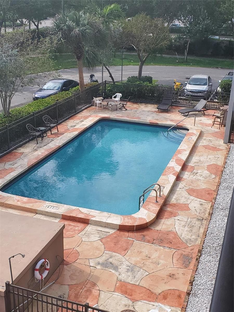 1021 NE 24th Avenue # 4, Pompano Beach, FL 33062