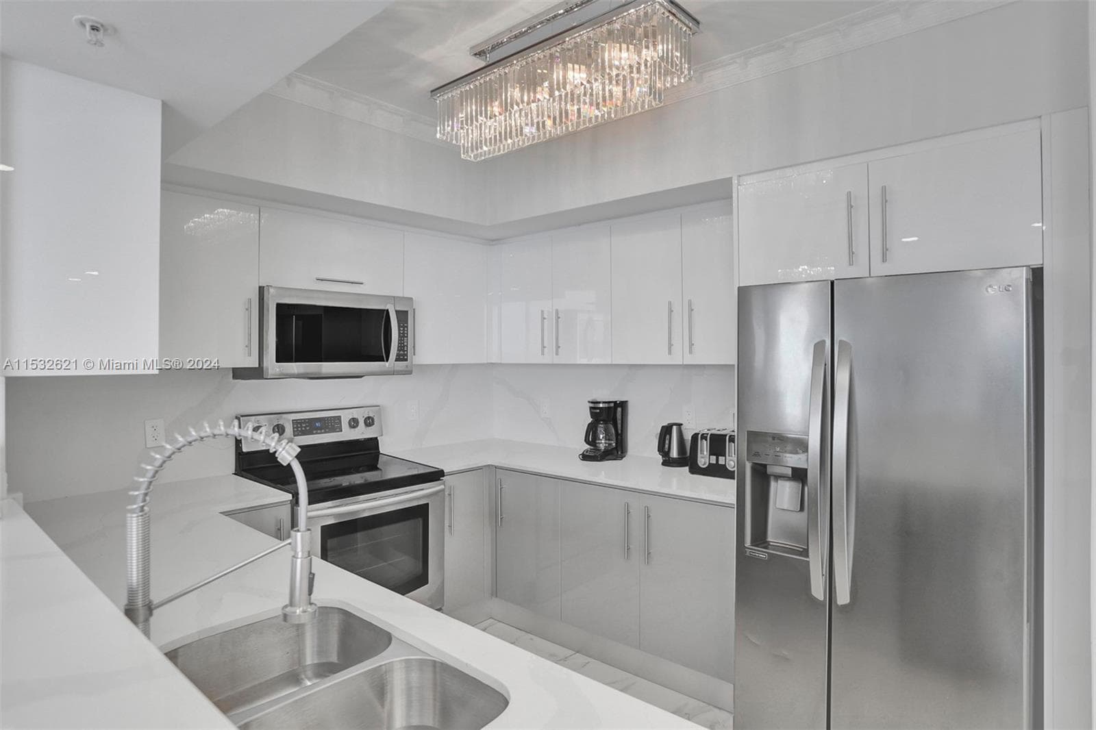 16699 Collins Ave # 2209, Sunny Isles Beach, FL 33160 photo 4