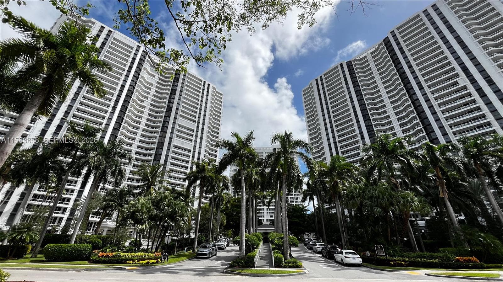 21205 Yacht Club Dr # PH09, Aventura, FL 33180 photo 2