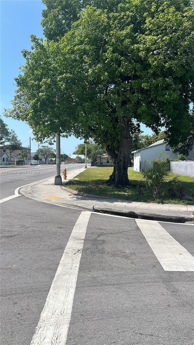 6928 NW 17th Ave, Miami, FL 33147 photo 2