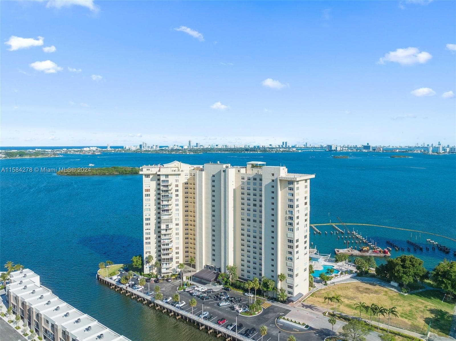 11111 Biscayne Blvd # 3A, Miami, FL 33181