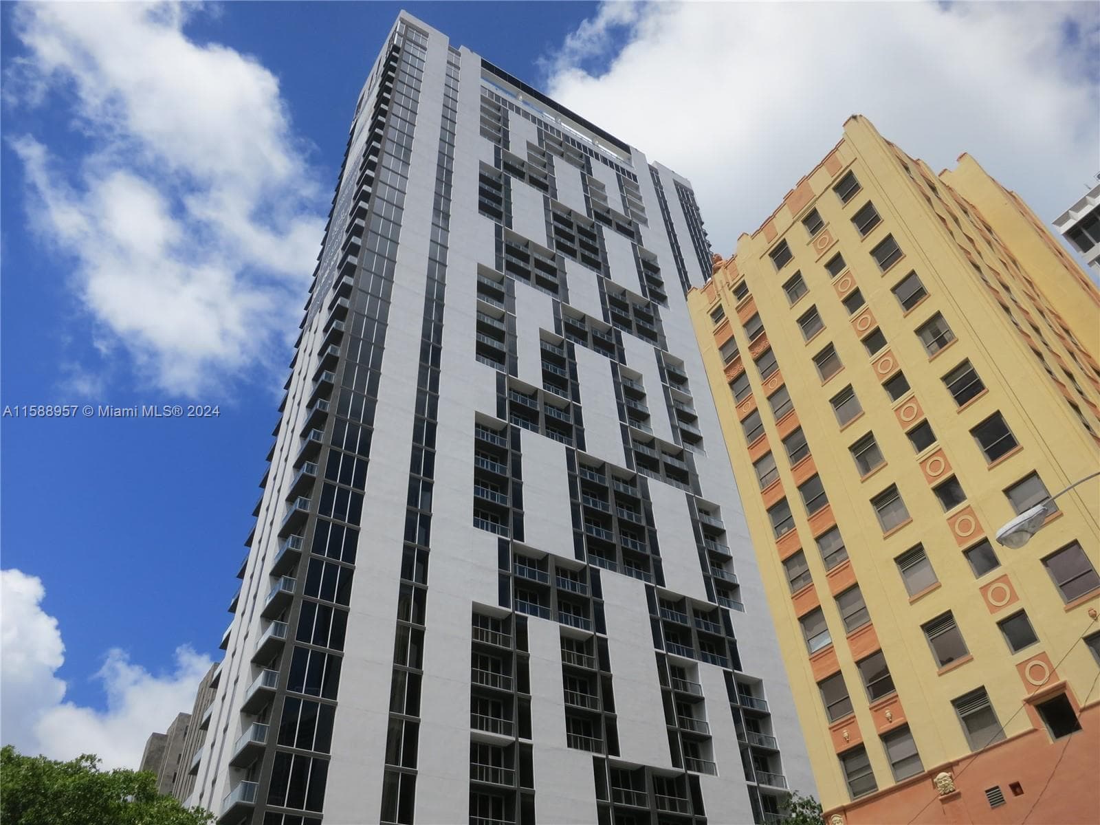 151 SE 1 St # 1704, Miami, FL 33131