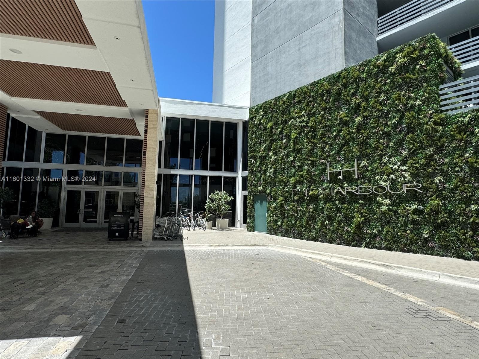 16385 Biscayne Blvd # 2421, North Miami Beach, FL 33160 photo 2