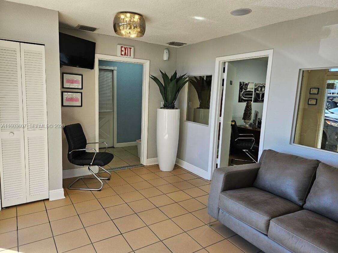 4010 E 8th Ave, Hialeah, FL 33013 photo 4