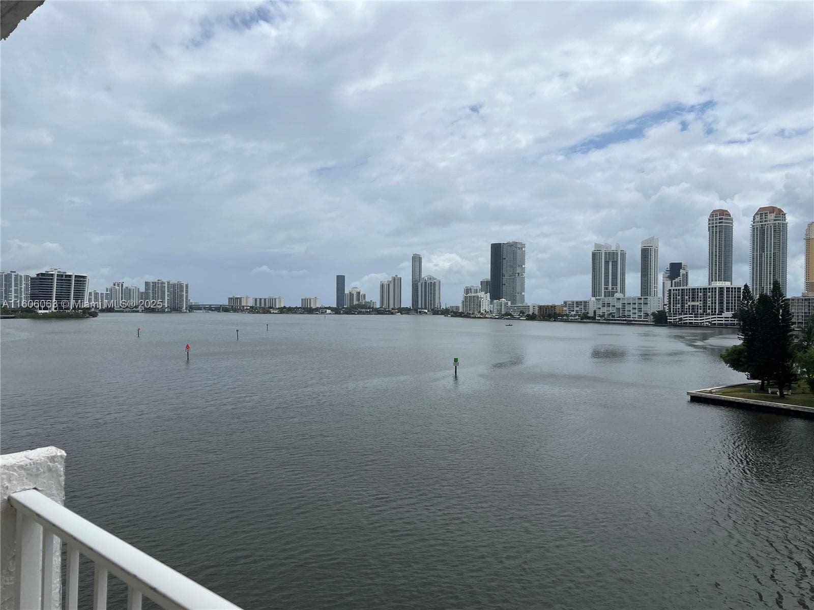 4000 NE 170th St # 604, North Miami Beach, FL 33160 photo 4