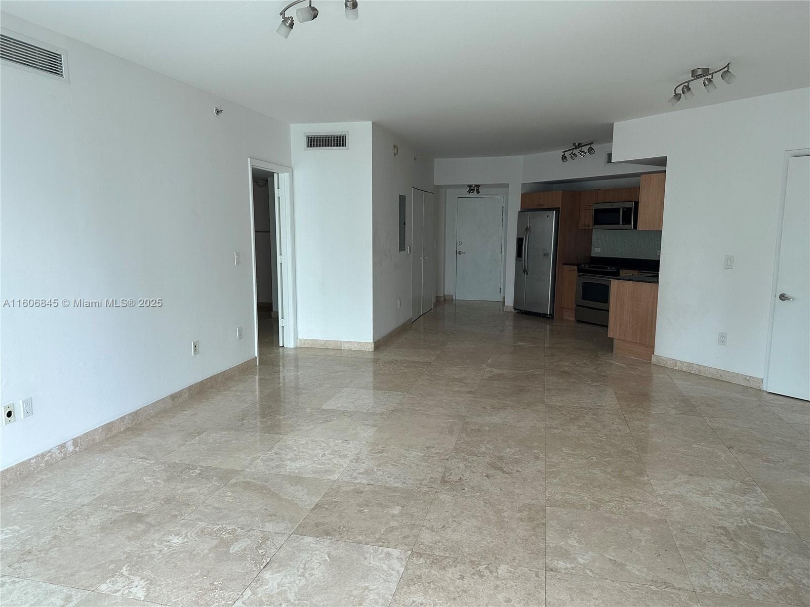350 S Miami Ave # 2302, Miami, FL 33130 photo 2