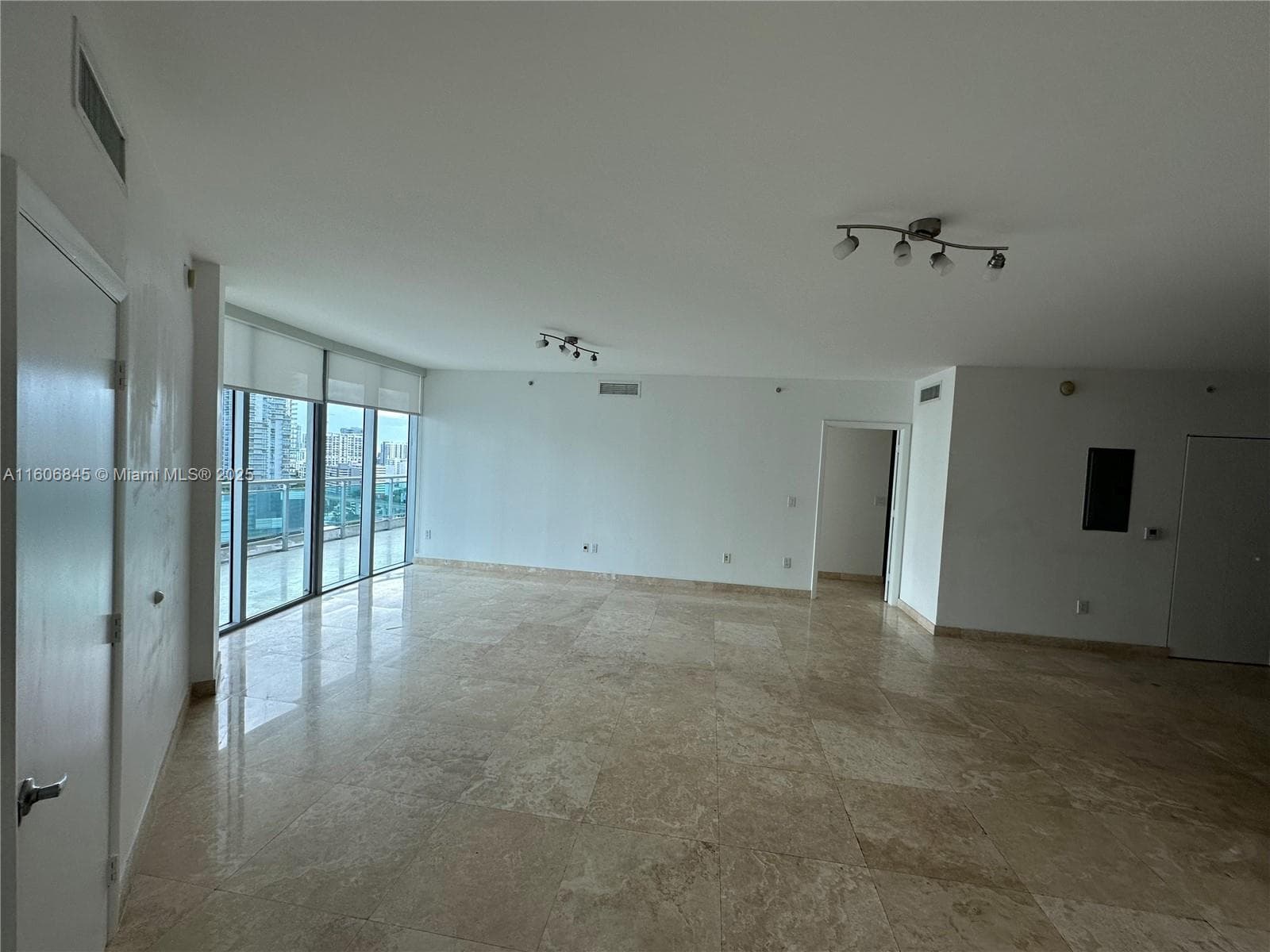 350 S Miami Ave # 2302, Miami, FL 33130 photo 3