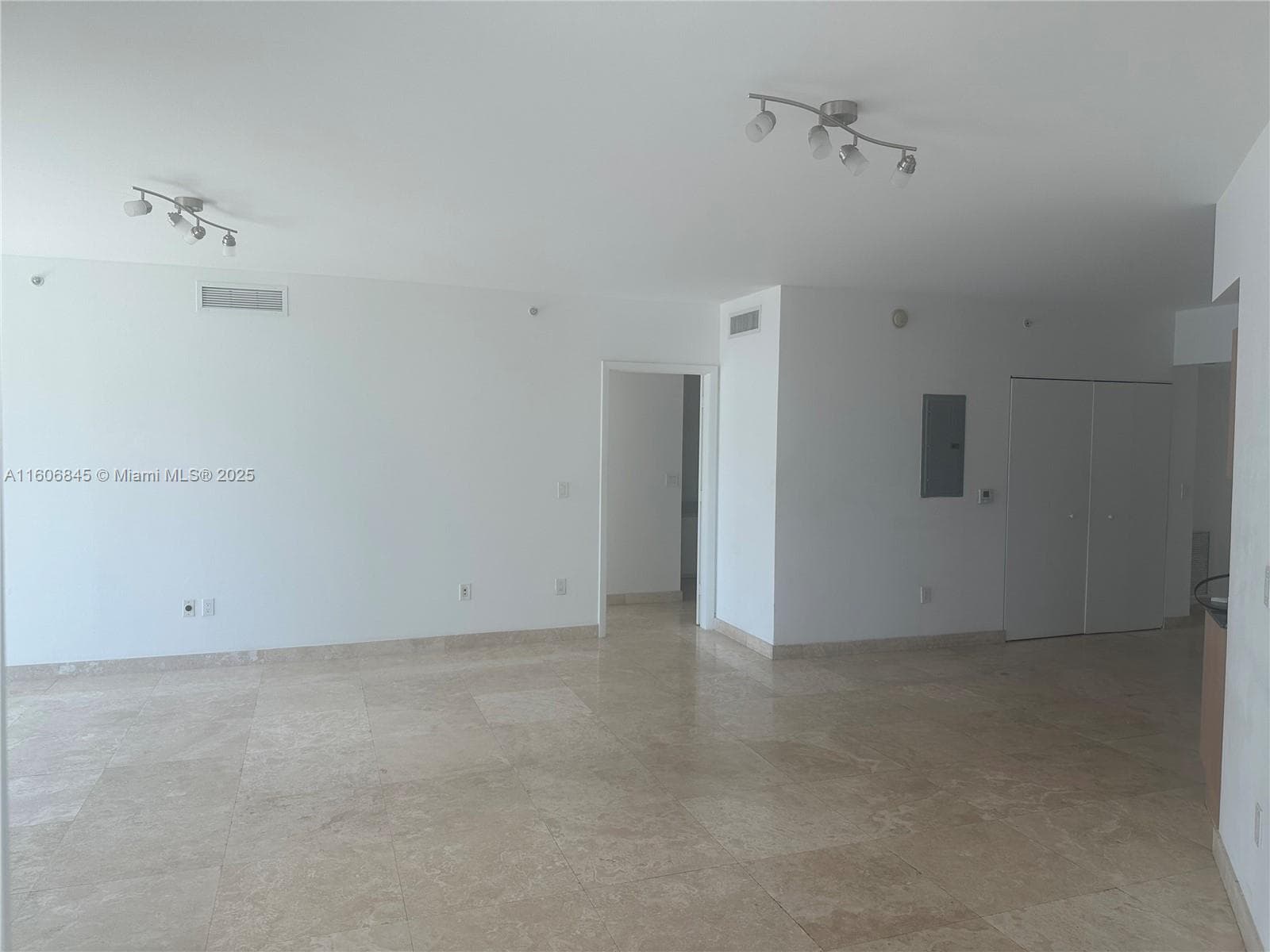 350 S Miami Ave # 2302, Miami, FL 33130 photo 4