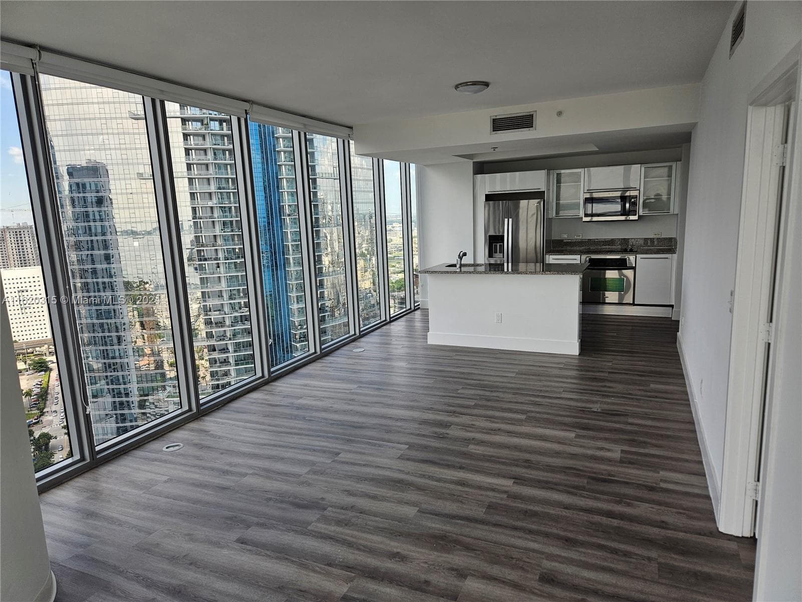 888 Biscayne Blvd # 4001, Miami, FL 33132 photo 2