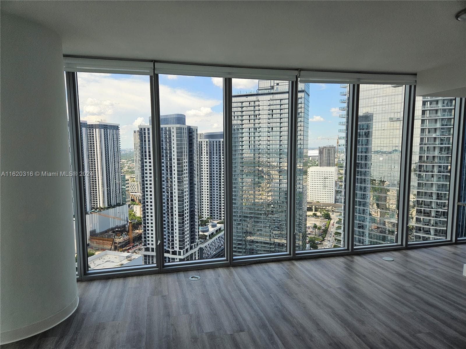 888 Biscayne Blvd # 2701, Miami, FL 33132