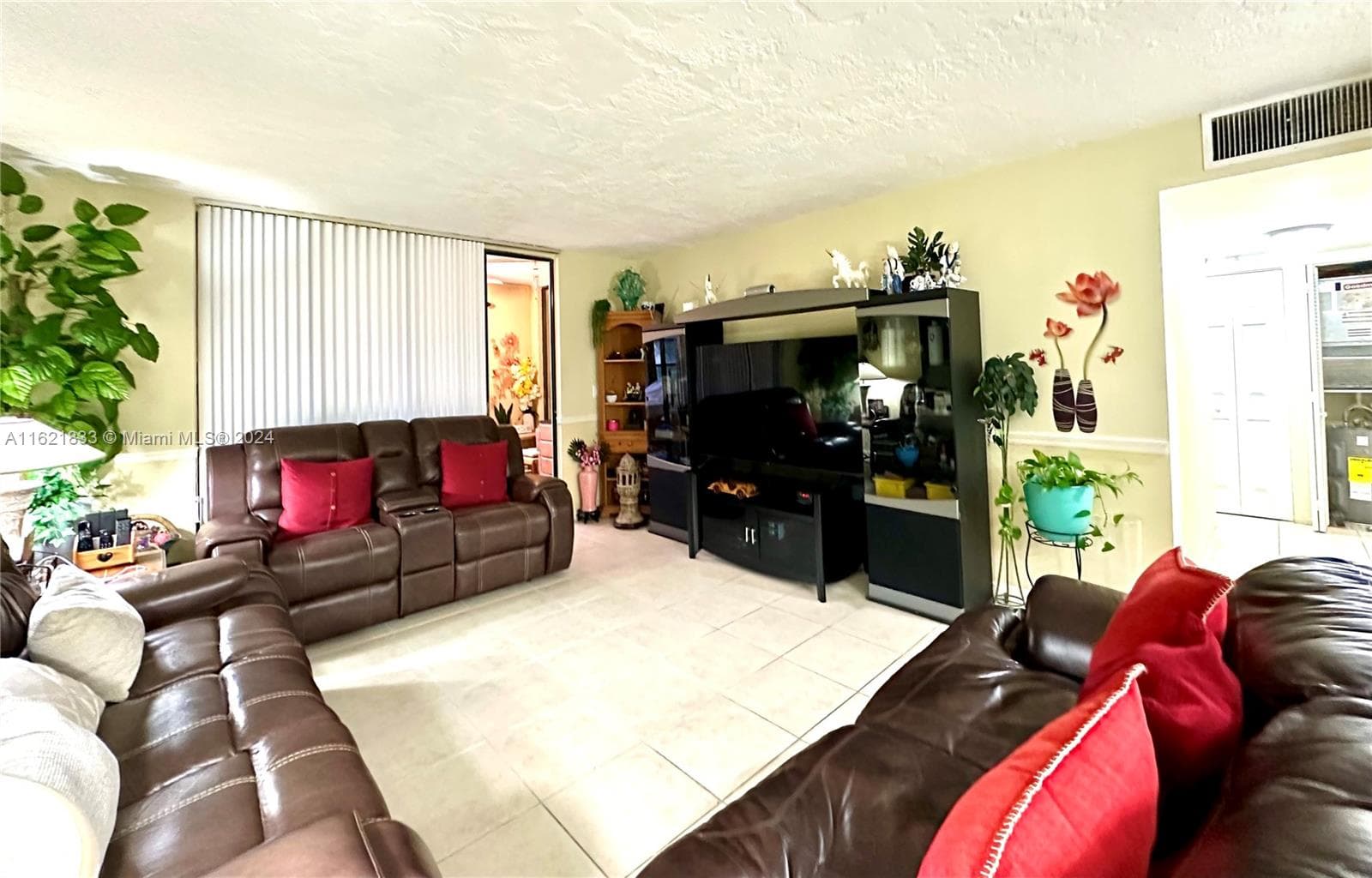 2831 Somerset Dr # 206, Lauderdale Lakes, FL 33311 photo 2