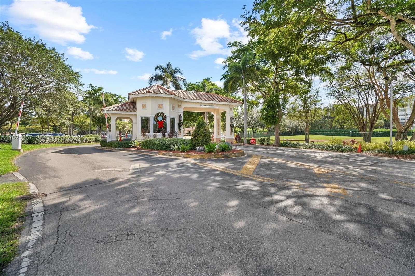 1000 Saint Charles Pl # 522, Pembroke Pines, FL 33026 photo 2