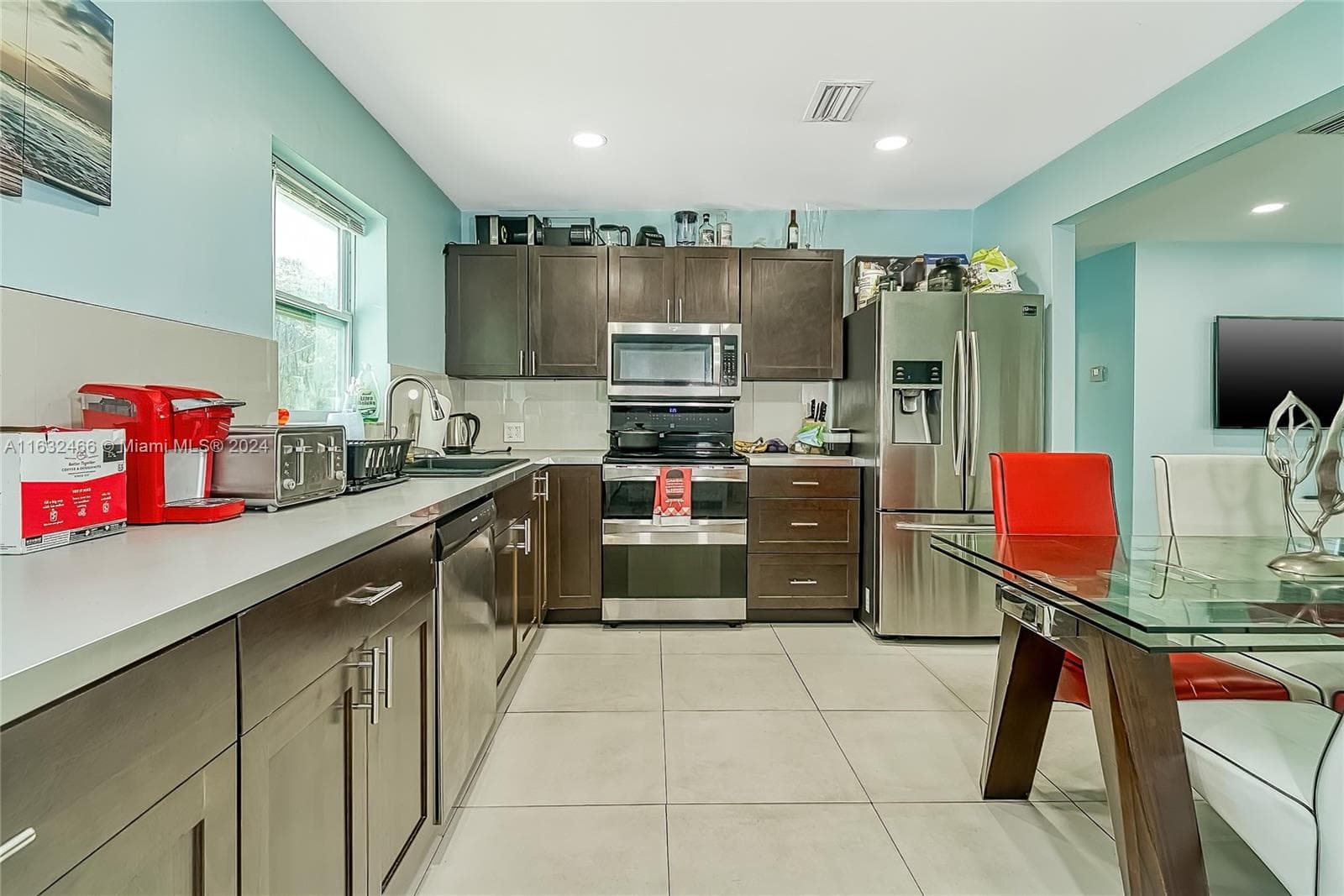 216 SW 6th St, Hallandale Beach, FL 33009 photo 2
