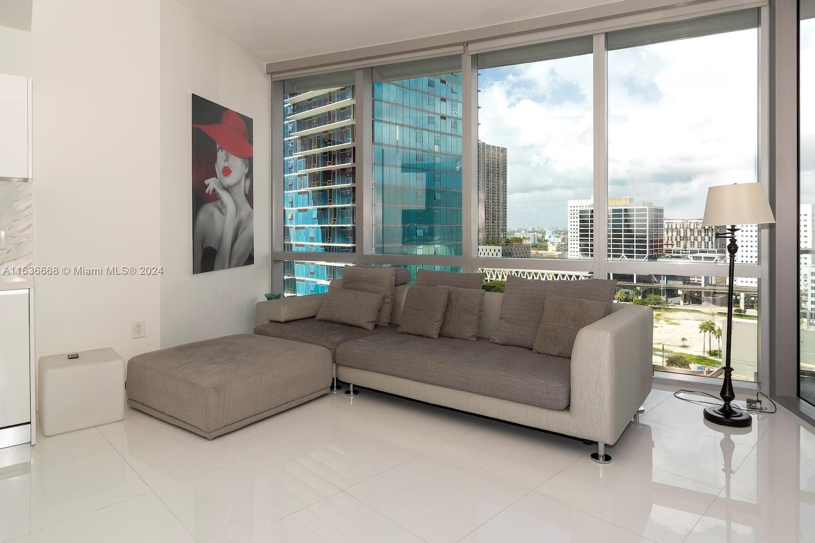 851 NE 1st Ave # 1710, Miami, FL 33132 photo 4