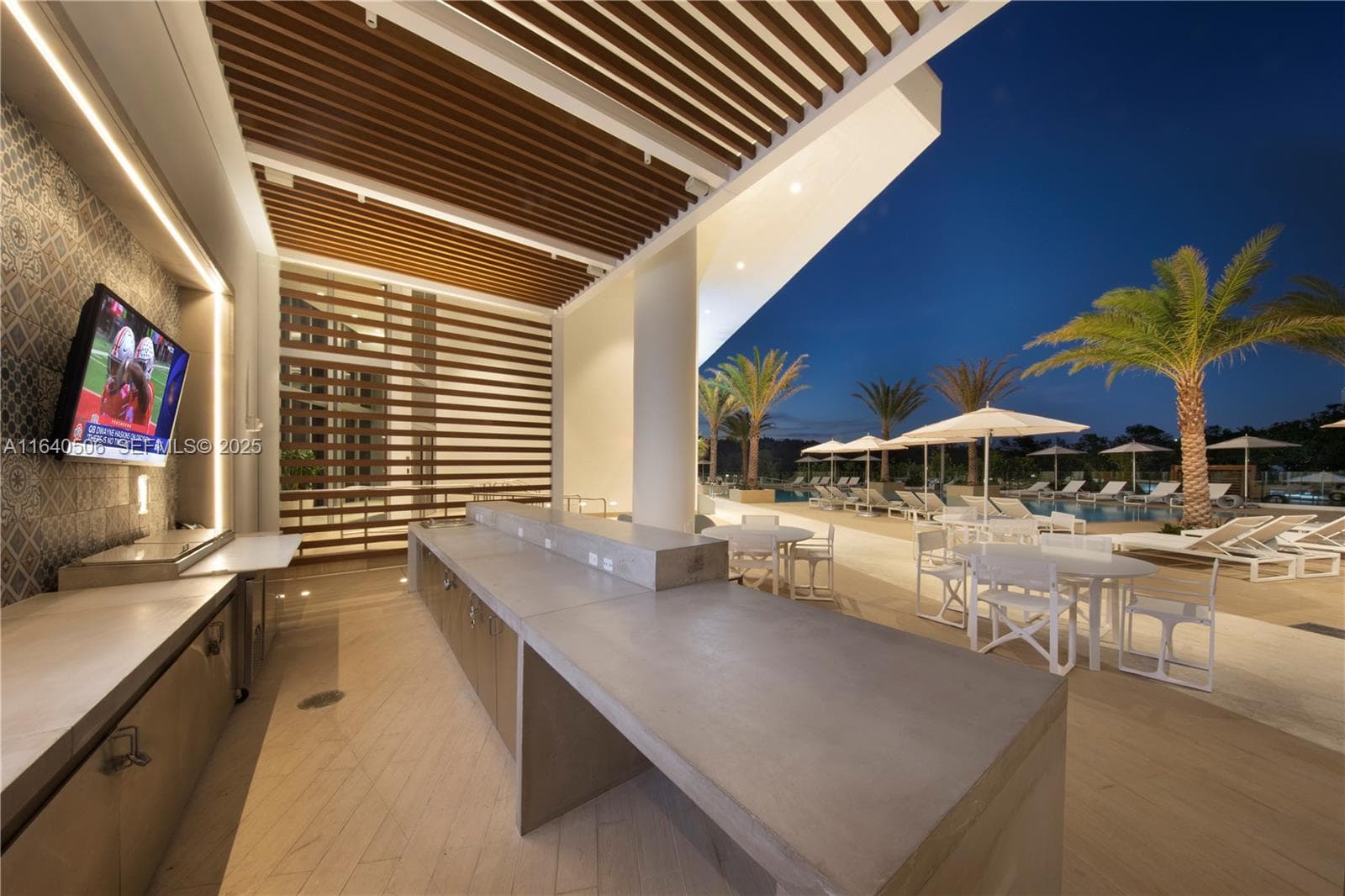 16385 Biscayne Blvd # PH7, North Miami Beach, FL 33160 photo 3