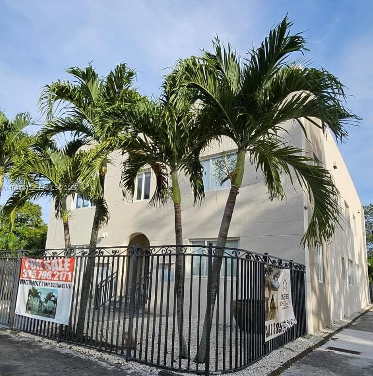 2500 NE 192nd St, Miami, FL 33180 photo 3