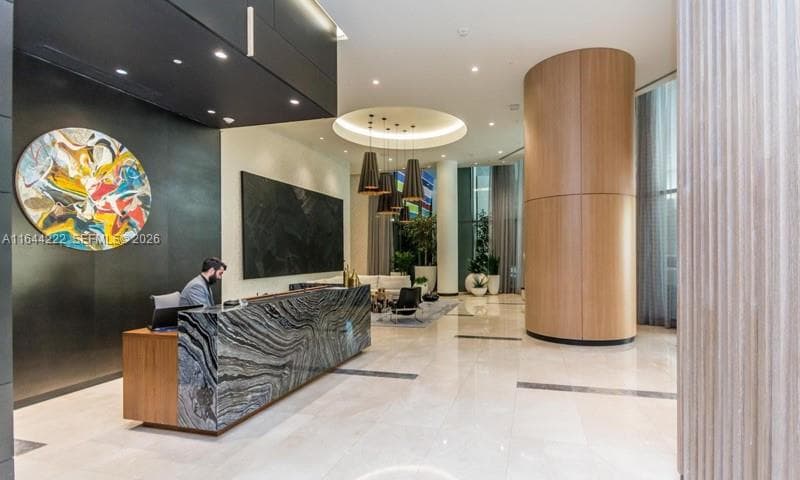 45 SW 9th St # 1005, Miami, FL 33130 photo 5