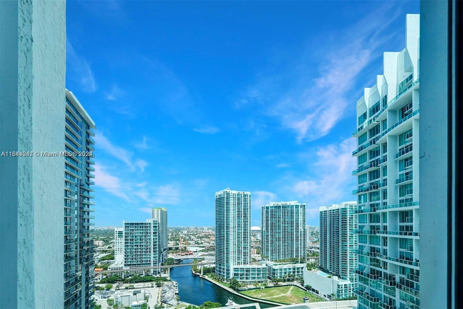 55 SE 6th St # 3401, Miami, FL 33131 photo 3