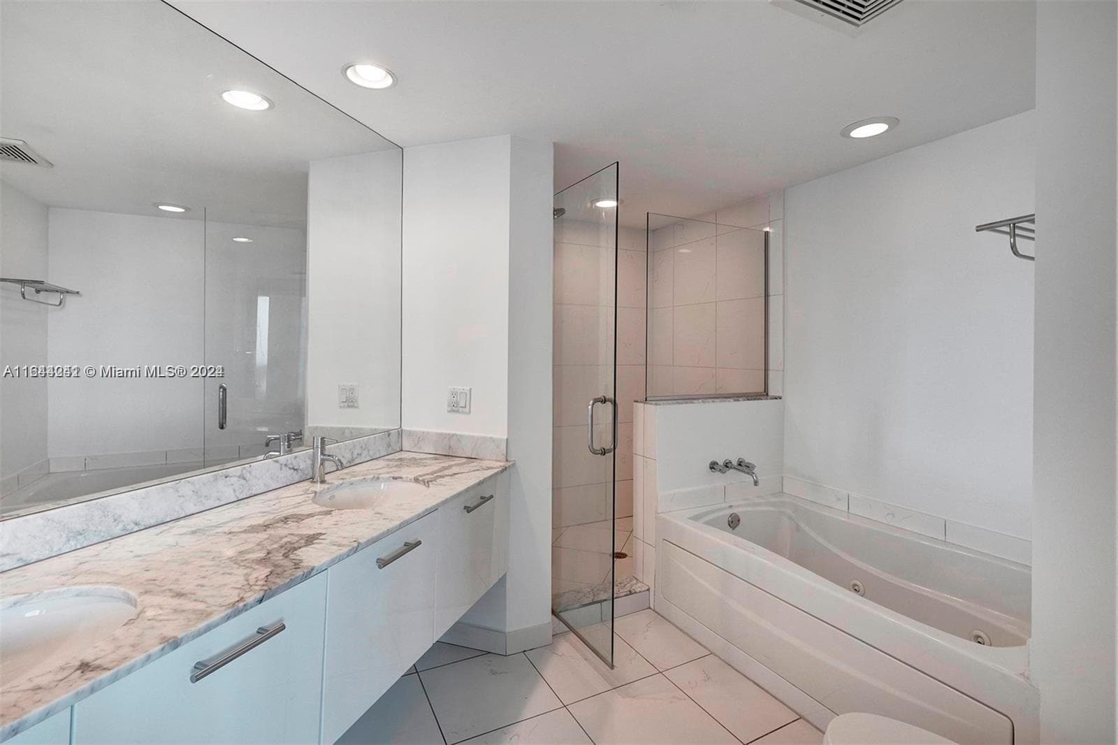 55 SE 6th St # 3401, Miami, FL 33131 photo 4