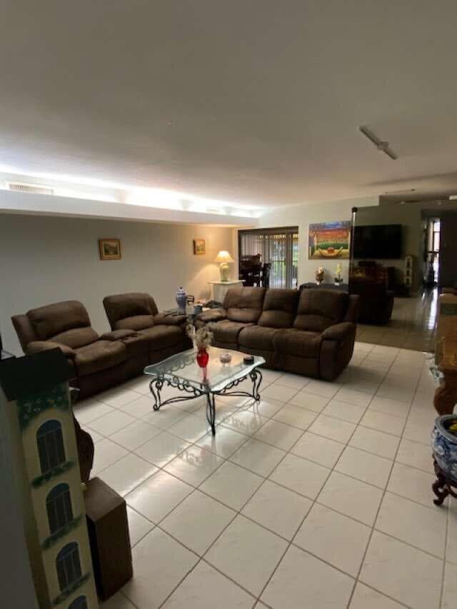 16023 Kingsmoor Way, Miami Lakes, FL 33014 photo 2