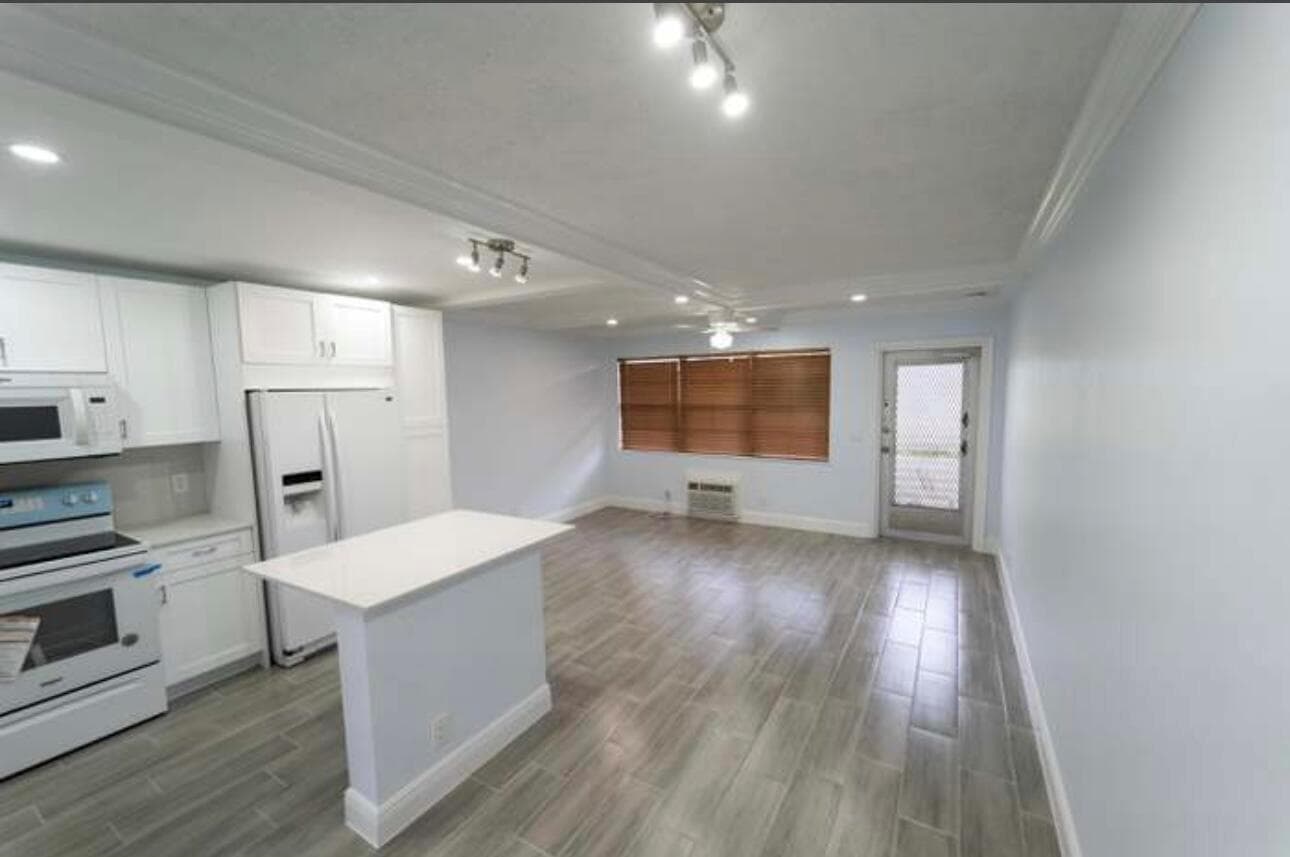 309 Windsor N, West Palm Beach, FL 33417 photo 2