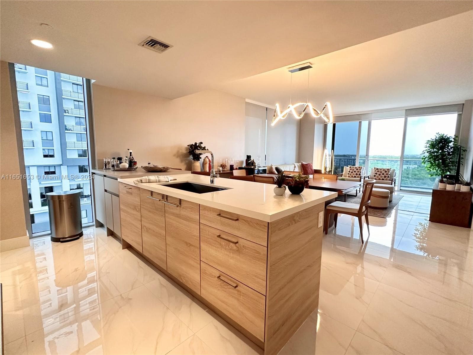 16385 Biscayne Blvd # 1201, North Miami Beach, FL 33160 photo 4