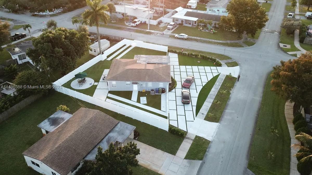 3240 SW 17th Street, Fort Lauderdale, FL 33312 photo 2