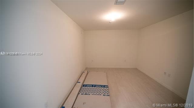1000 Brickell Plz # 4905, Miami, FL 33131 photo 2