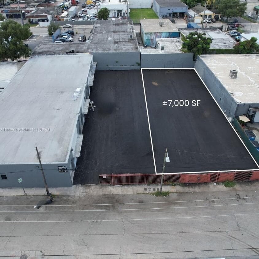 1740 NW 22nd St, Miami, FL 33142