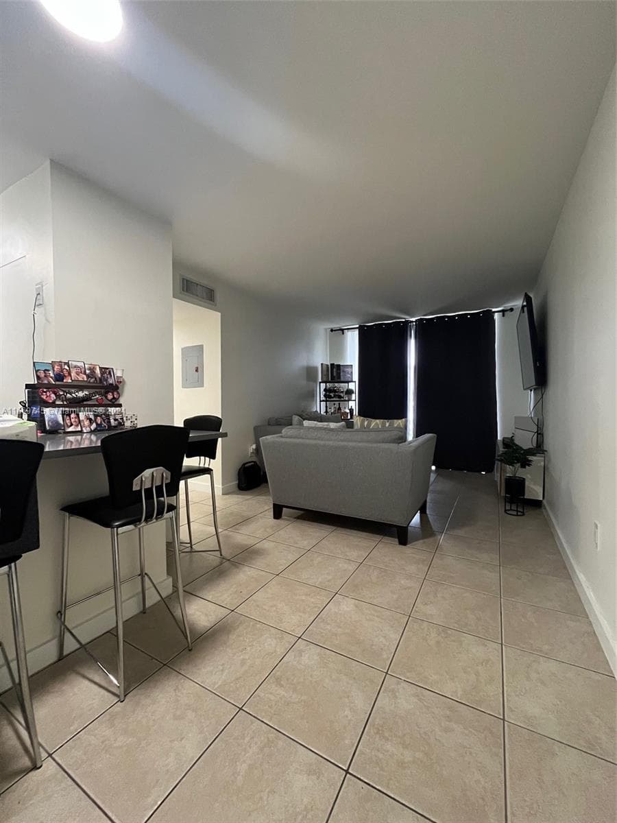 8075 NW 7th St # 109, Miami, FL 33126 photo 2