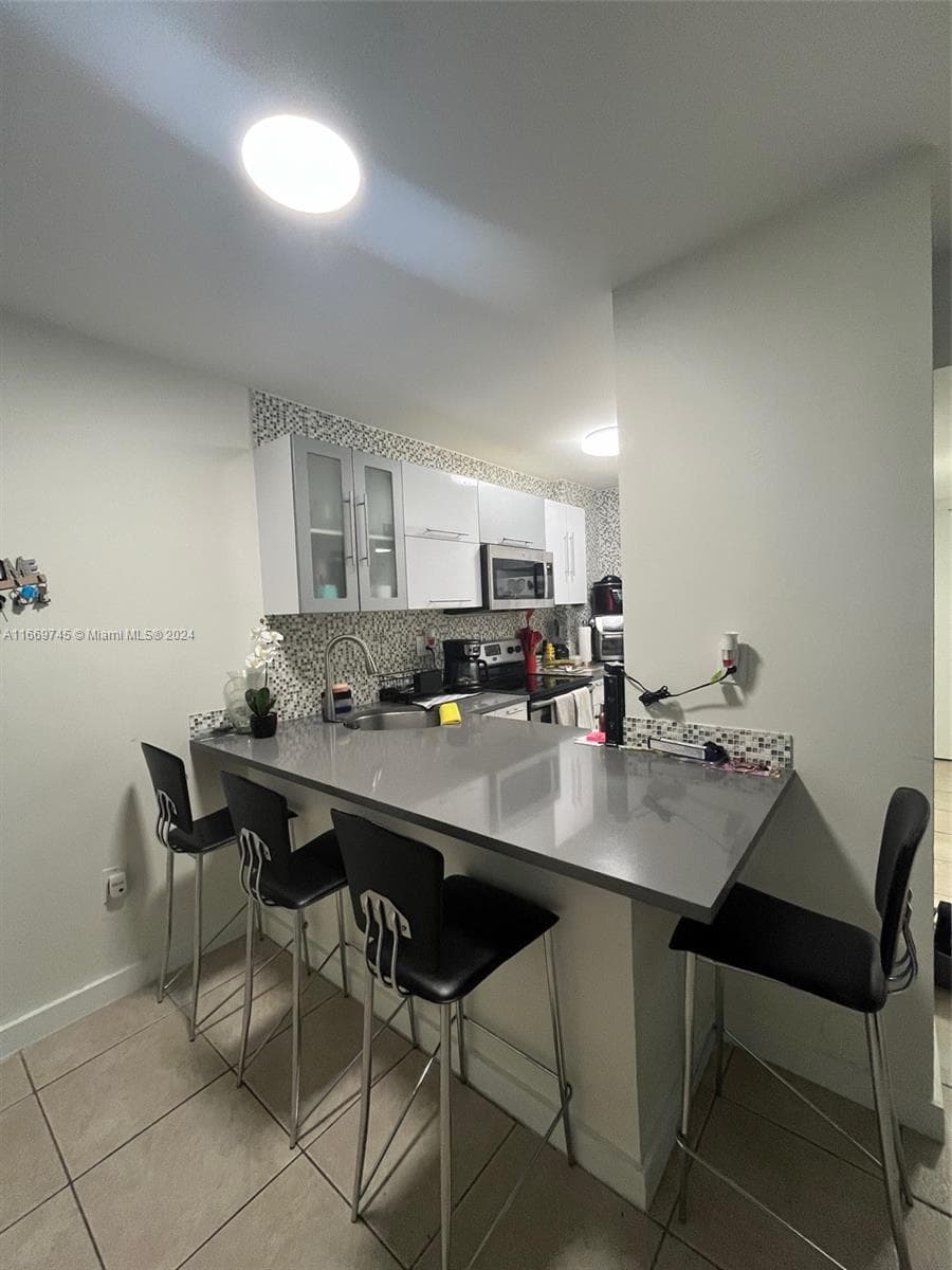 8075 NW 7th St # 109, Miami, FL 33126 photo 3